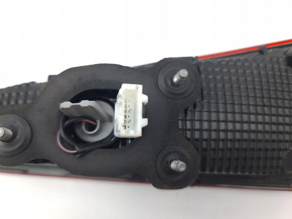 фото №7, Hyundai kona i 2019 левая сторона лампы задние