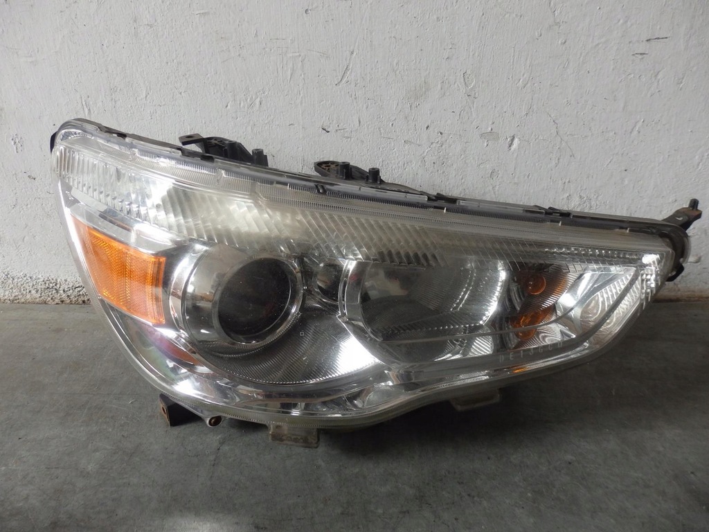 фото №1, Лампа правая правый перед mitsubishi asx 2013- uk