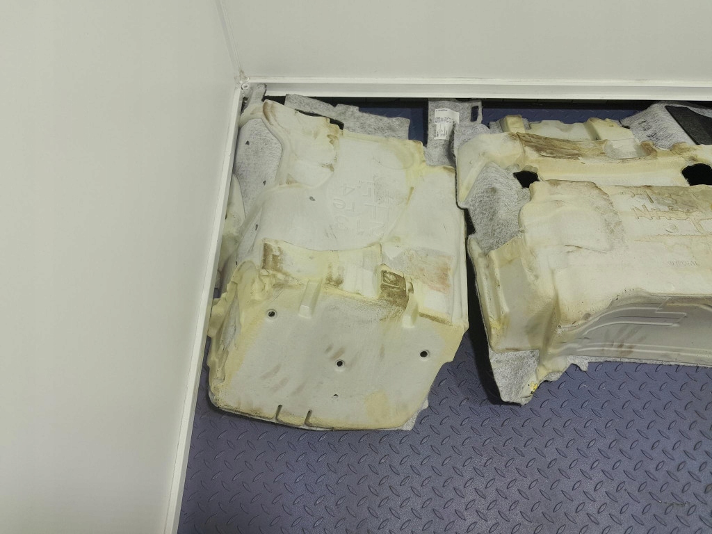 фото №8, Mercedes e w213 sedan коврик обшивка пол a2136800440 a2136800741