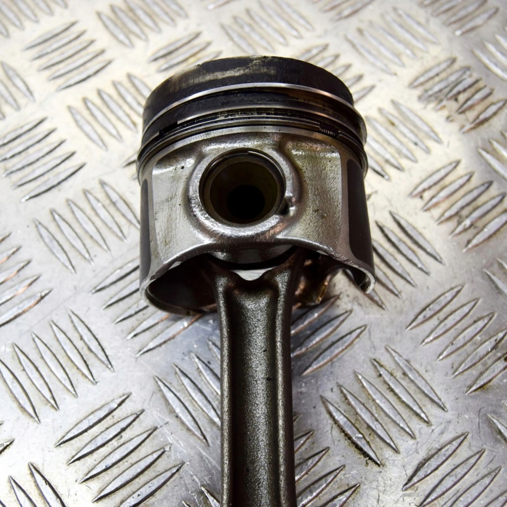 фото №7, Volkswagen golf vii 2013 поршень