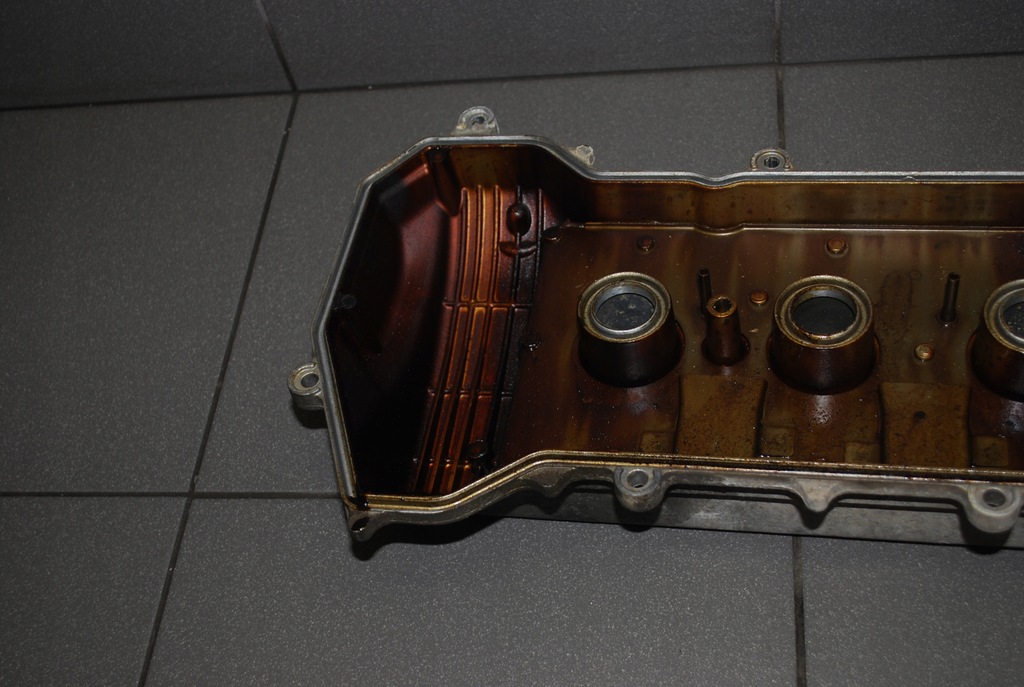 фото №5, Кришка клапанів toyota avensis t25 1.8 vvti