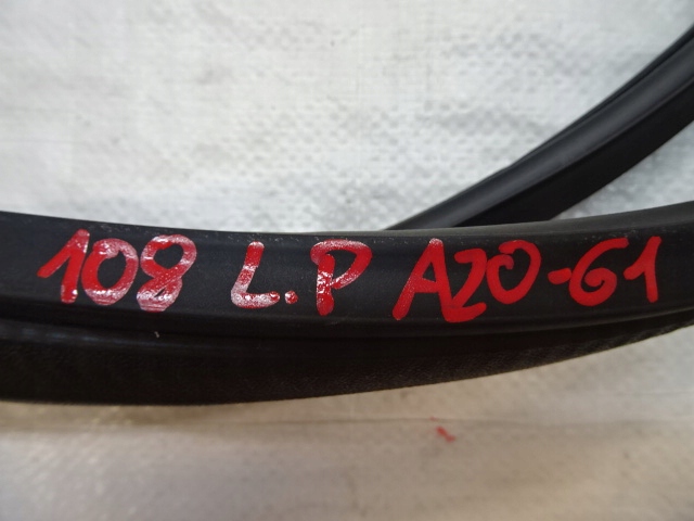 фото №8, Peugeot 108 citroen c1 ii toyota aygo ii левая прокладка дверь передних