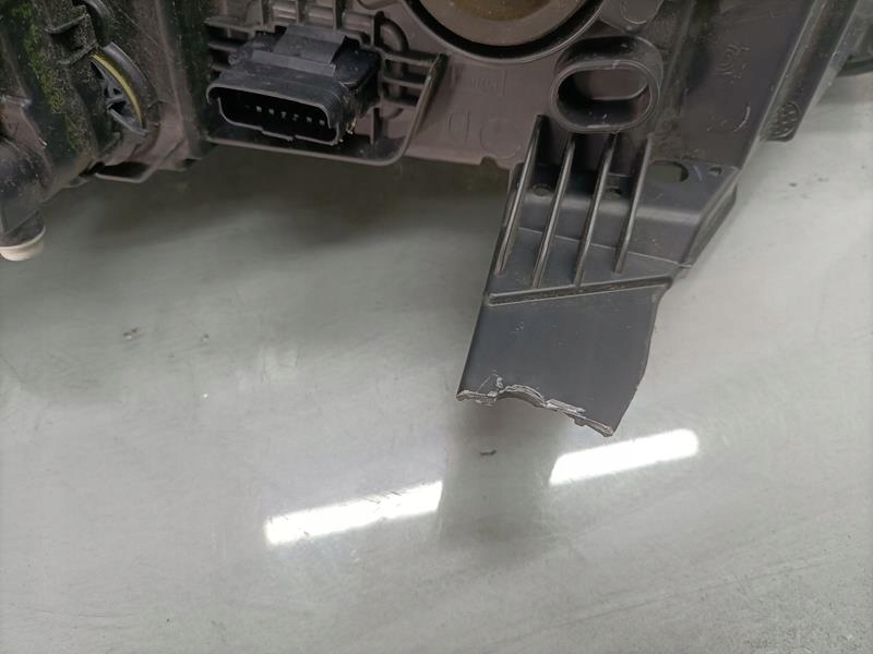 фото №8, Лампа правый перед full led talisman 260100184r