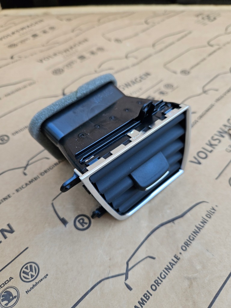 фото №1, A8 d4 lift решётка обдув левая 4h1820951d nowa