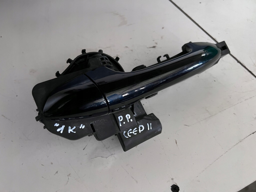 фото №1, Ручка дверь правая перед kia ceed ii 12-15 europa цвет 1k