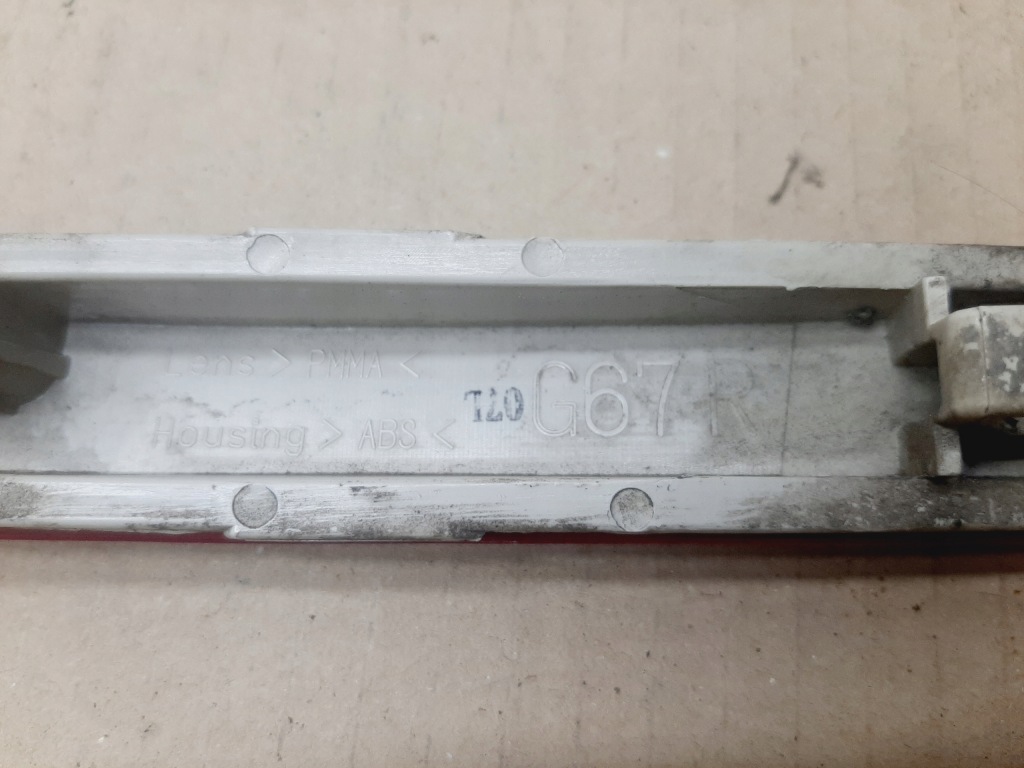 фото №7, Відбивач лампа правий + лівий бампер задня toyota avensis kombi t27 2009-2011