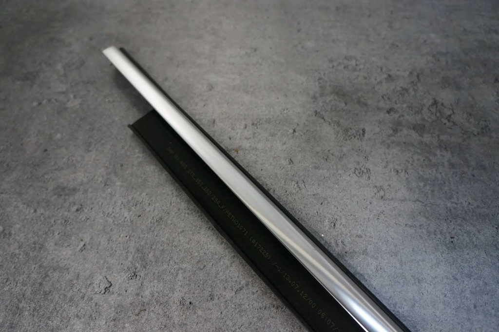 фото №8, Молдинг уплотнитель правый перед audi a5 8t lift 5d