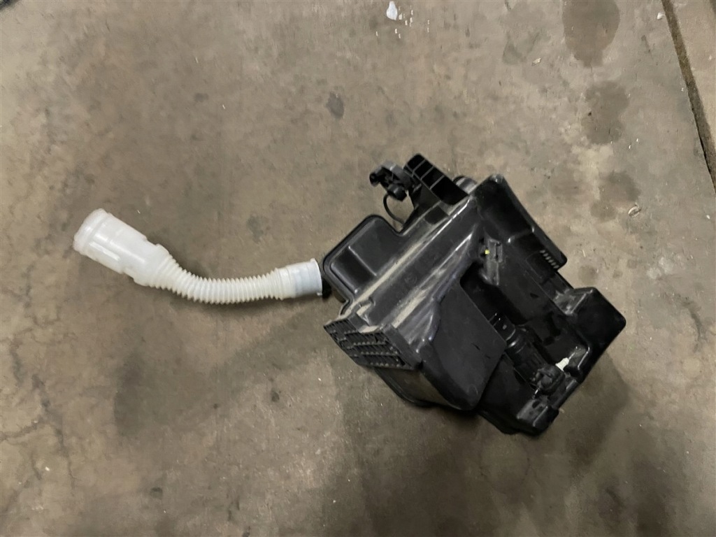 фото №1, Бачок омивача + помпа skoda rapid 13-17r 6r0955453g