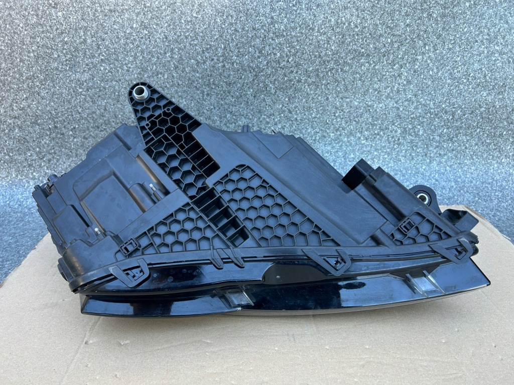 Купити Фара ліва передня skoda superb 3 рестайлінг  full led 3v1941015d pzn