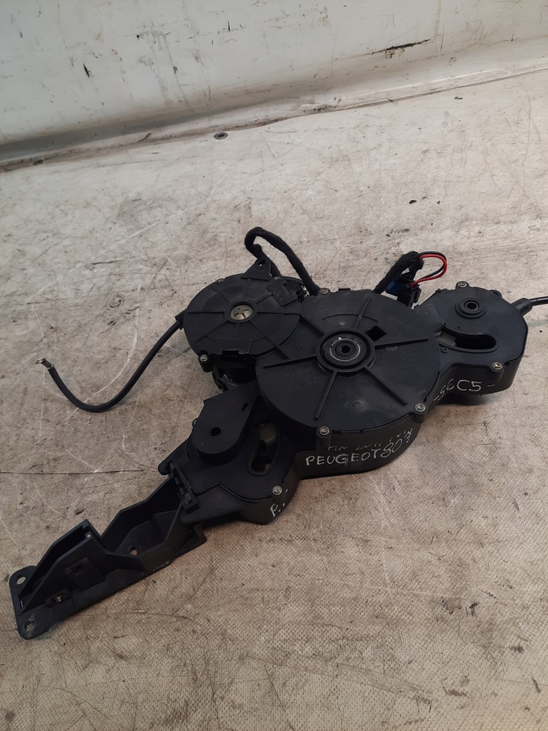 Механізм двері peugeot оригінальний номер 16835852 в Україні