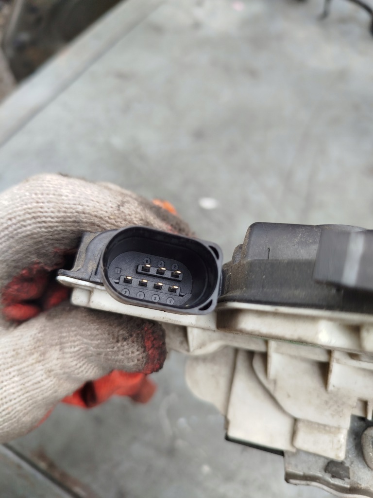 фото №6, Замок дверь правый перед передний skoda fabia ii 5n2837016c