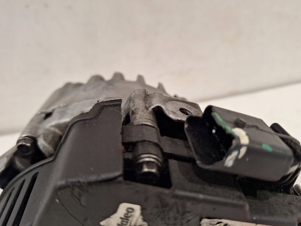 Генератор запуск стоп 2583001a peugeot 208 2008 1.6 ehdi 12- Недорого