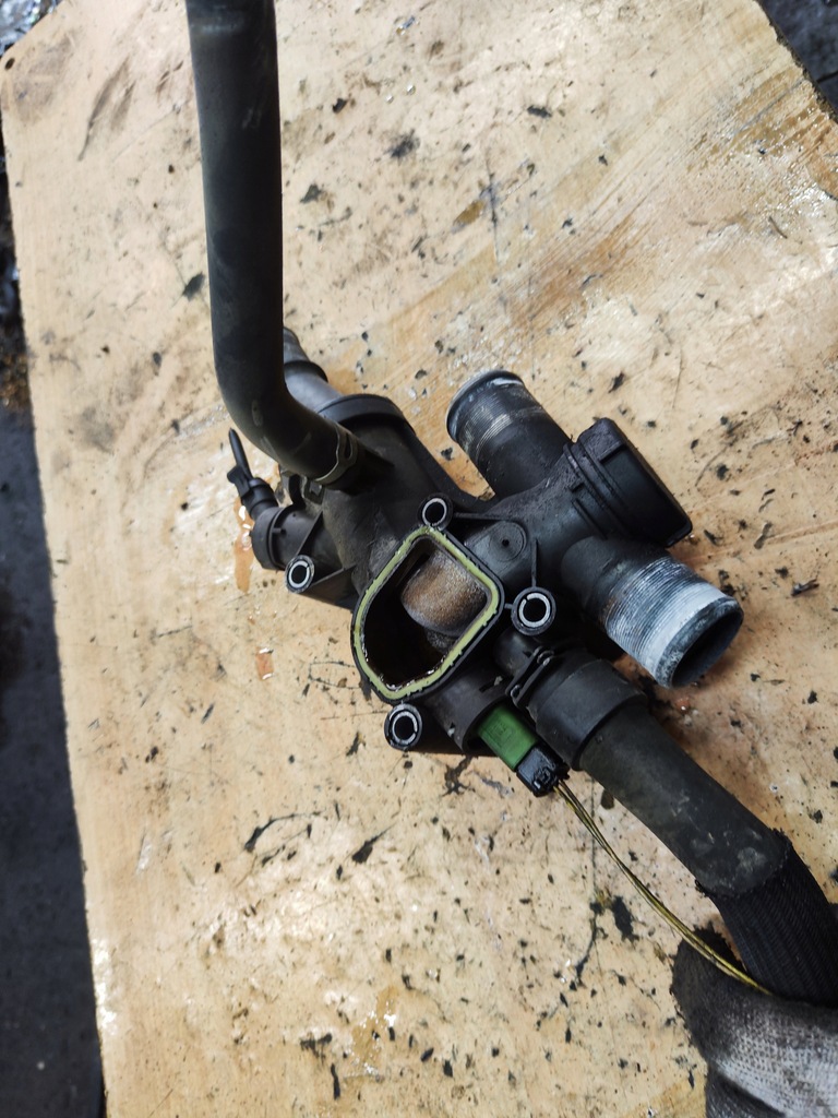 фото №1, Jumpy scudo expert ii 2.0 hdi патрубок корпус термостата