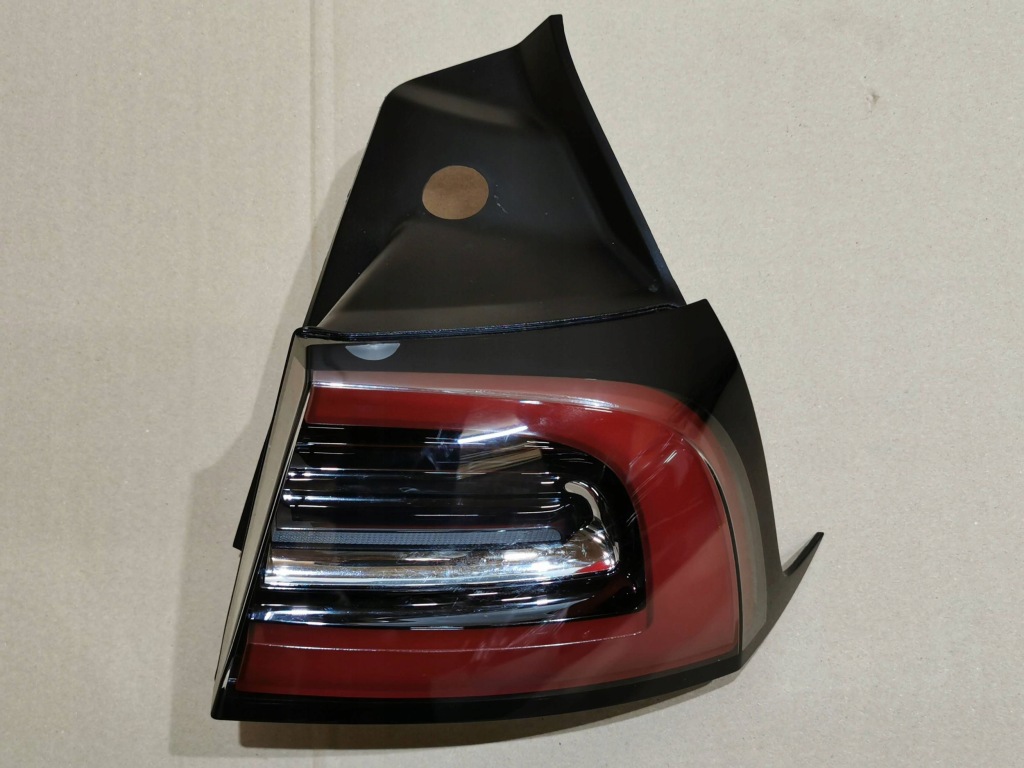 Tesla model 3 фара задняя правый  led задний 1502087-99-d в Украине