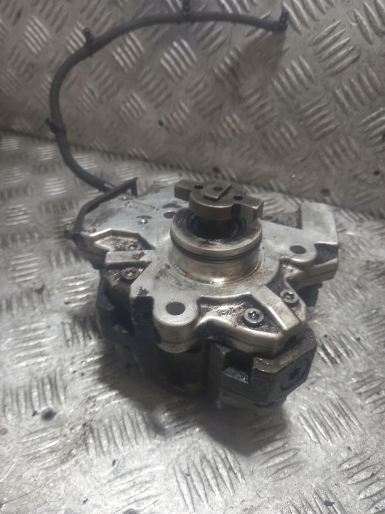 Купити Toyota auris i 06-09 5d 1.4 d4d насос упорскування 22100-33040