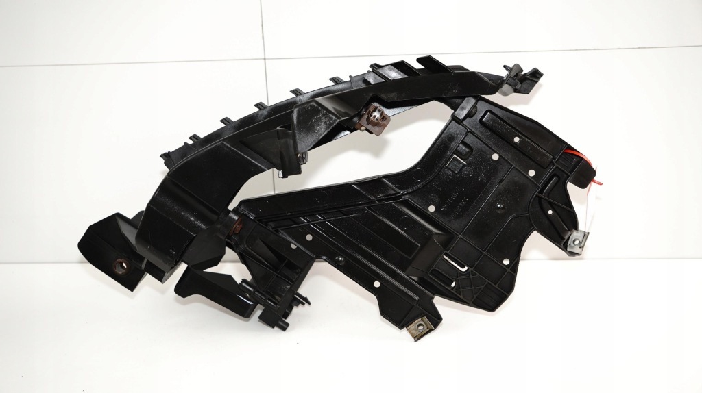 Кронштейн  лампы левый перед audi a4 b8 07-11r Киев