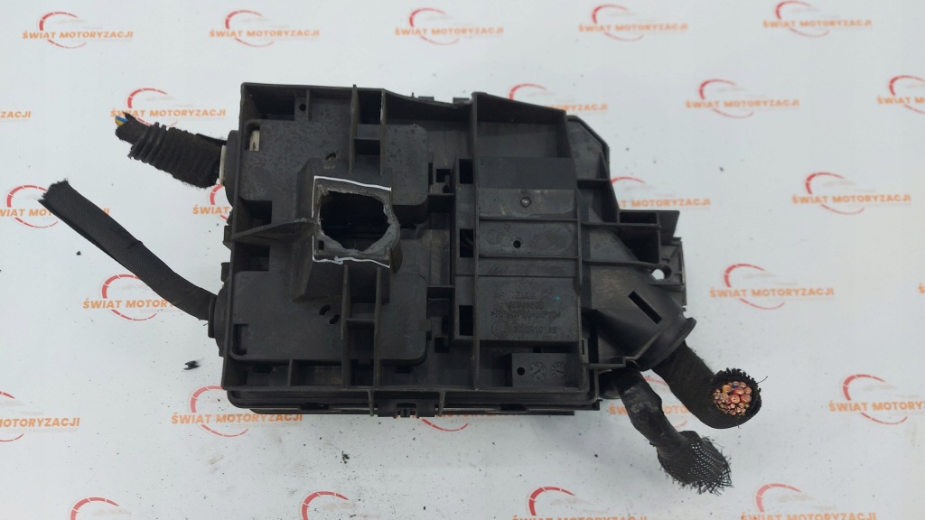 Opel corsa e 1.4 b14xel 17r коробка запобіжників 39068005 Недорого