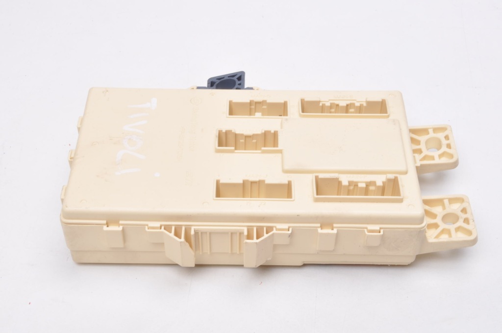 Ssangyong tivoli 1.5 рестайлинг  коробка предохранителей 23r 82153-35241 с Разборки