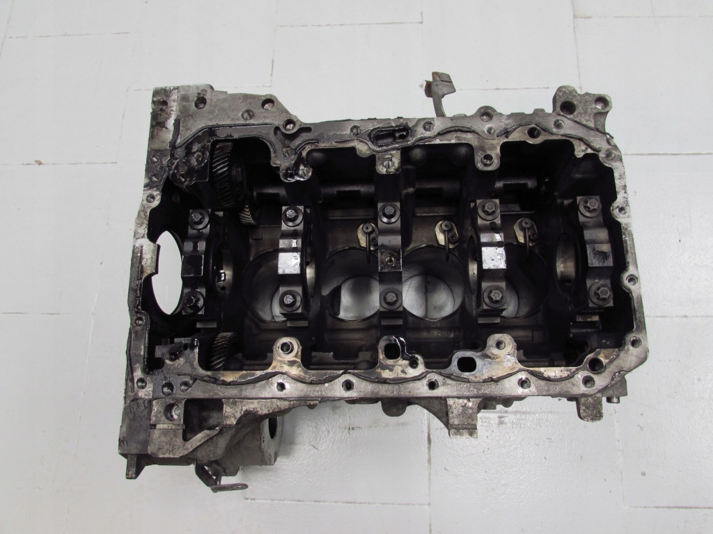 Bmw f10 f11 f20 f30 e90 2.0 d n47 блок двигуна низ  n47d20c в Україні