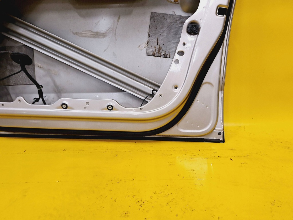 Двері правий перед праве передні vw passat b6 універсал lak: ld1w nr840 Оригінал