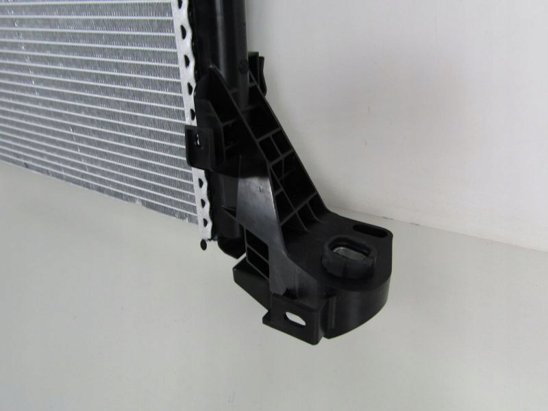 Master 3 movano b nv400 радиатор воды в Украине