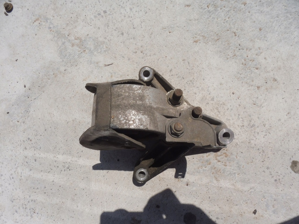 фото №1, Space star 1.6 1998 98 подушка коробки передач