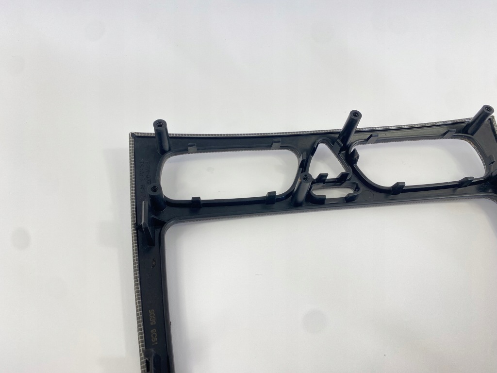 Рамка середня радіо накладка консолі панель середній mercedes w203 2036809039 Оригінал