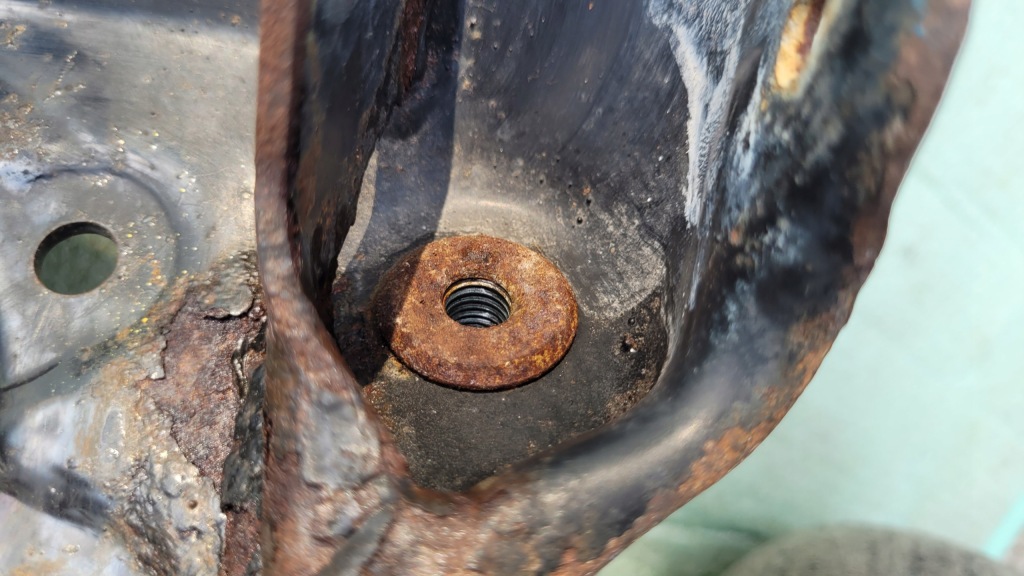 фото №8, Vw passat b5 audi a4 b5 кронштейн амортизатора 8d0412391b