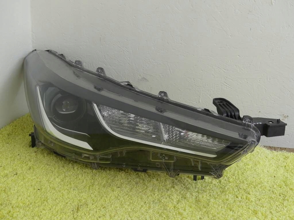 фото №1, Лампа перед права toyota corolla cross 22r- full led super