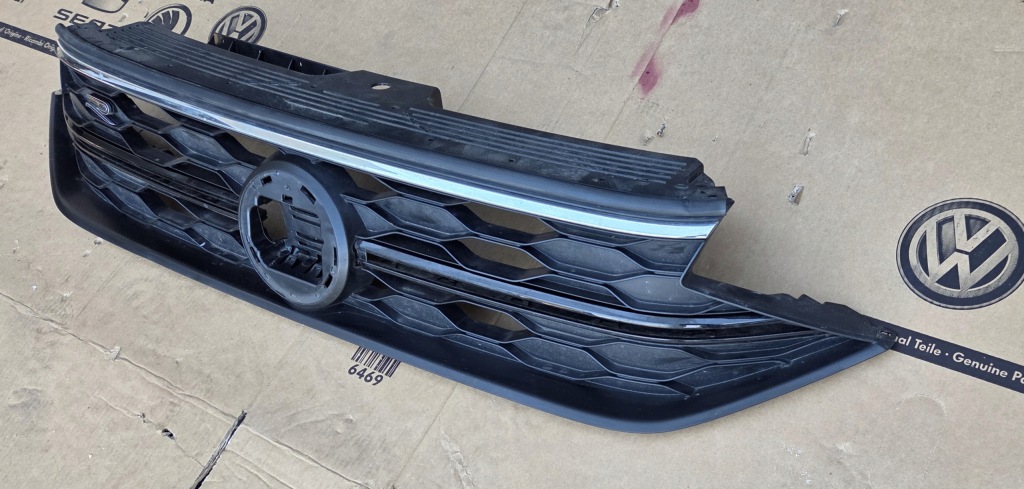 Решітка  решітка радіатора vw taigo r 2g7 2g7853343 Оригінал