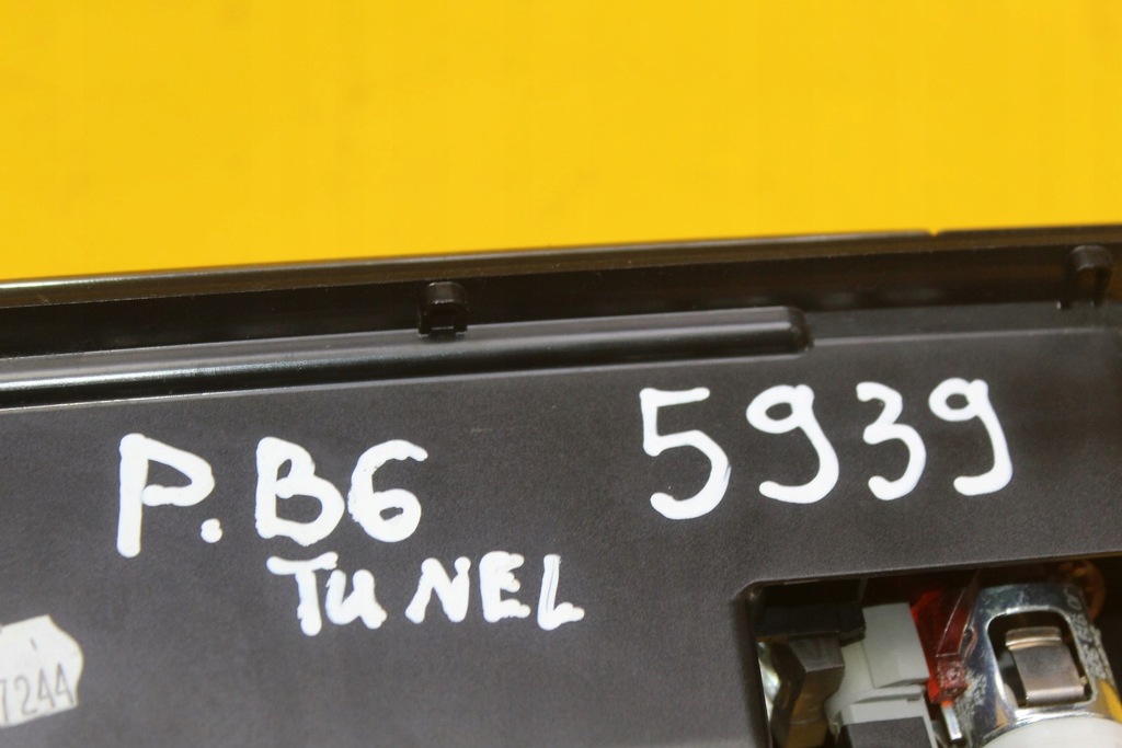 фото №11, Попільничка бардачок перед vw passat b6 3c0863284