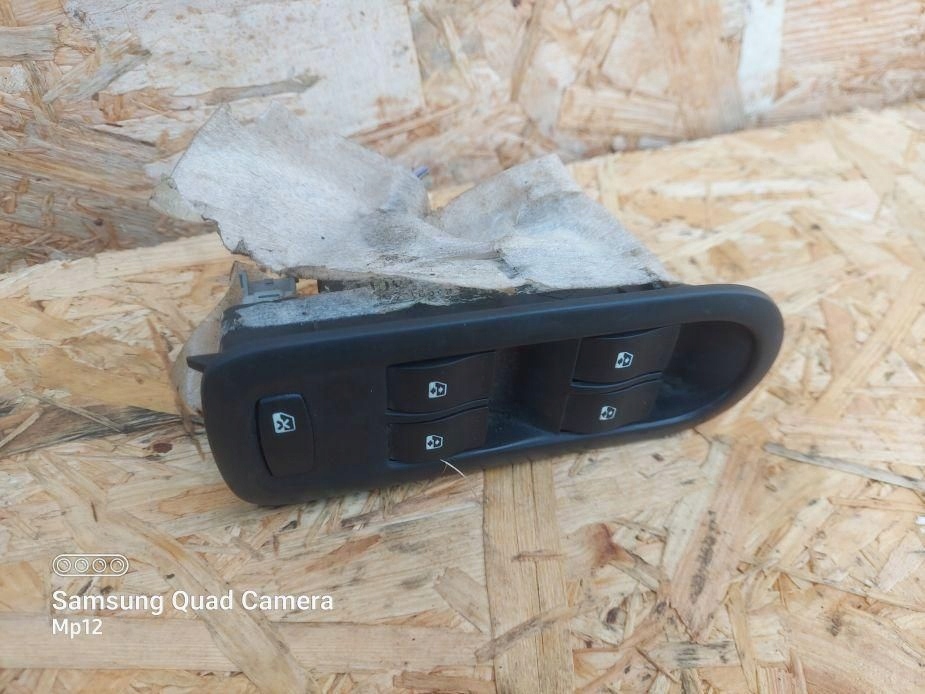 фото №1, Перемикач вікон renault scenic ii 156018070e