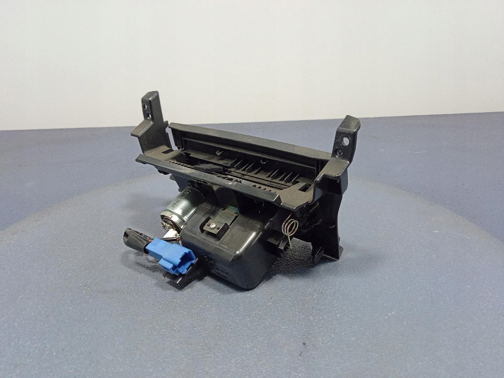 фото №5, Toyota corolla x e15 06- пепельница 55440-12100