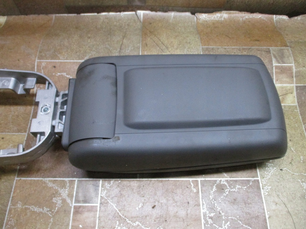 фото №5, Подлокотник audi a6 c6 szary материал