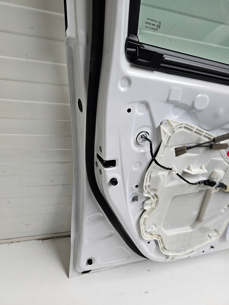 фото №12, Двері ліва передні лівий перед toyota yaris iv 4/mazda 2 po zalaniu