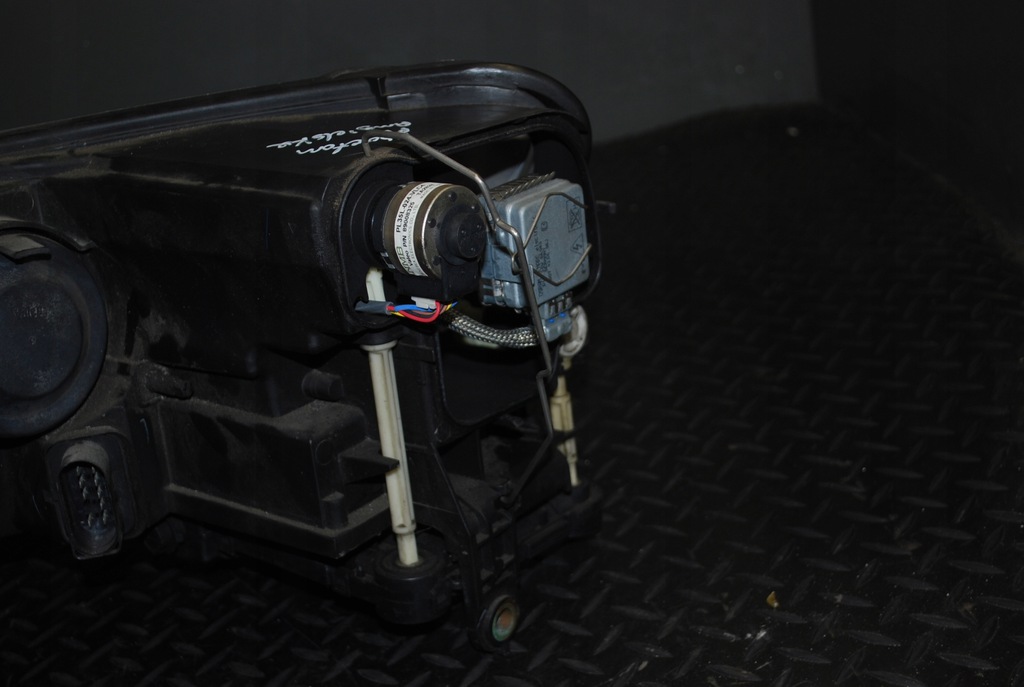 фото №10, Лампа правый перед ксенон vw phaeton uk 3d2941016f