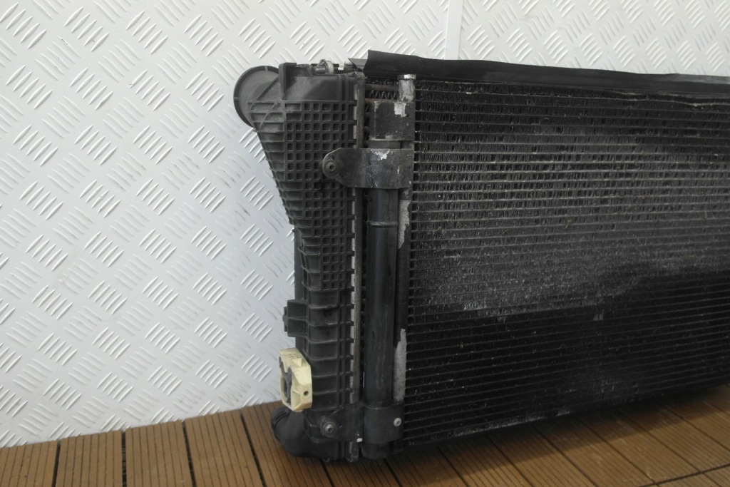 Audi a3 8p golf vi 08-13 1.6 tdi радиатор интеркулер вентилятор комплект Киев