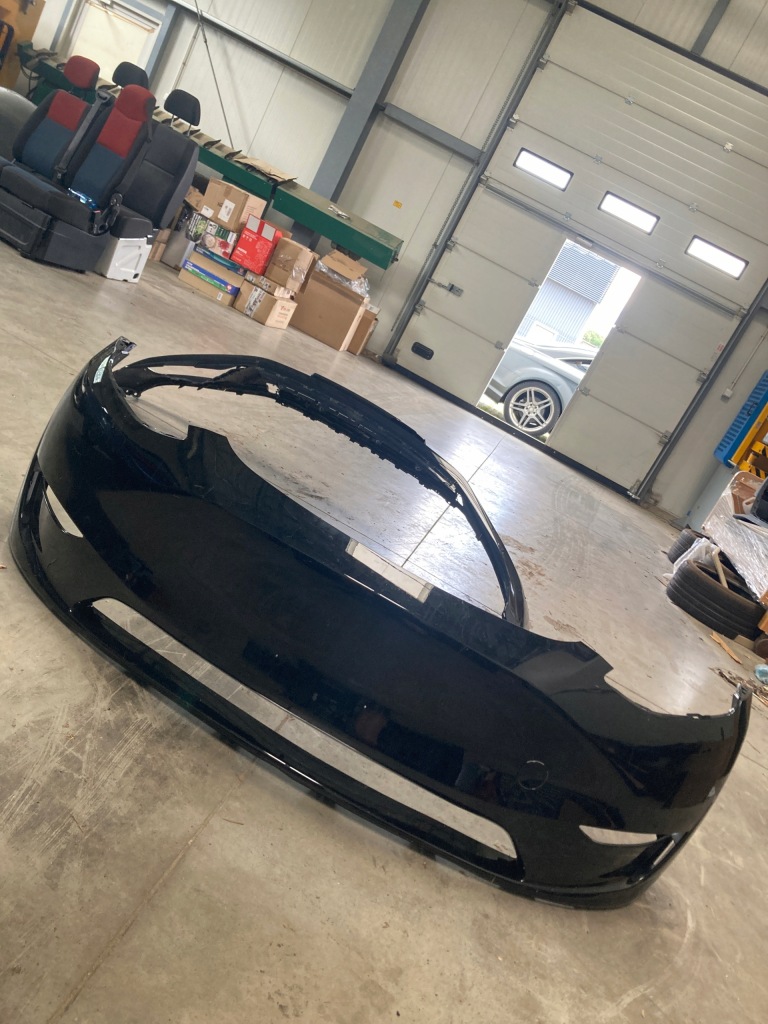 Купити Бампер перед tesla model y bez pdc