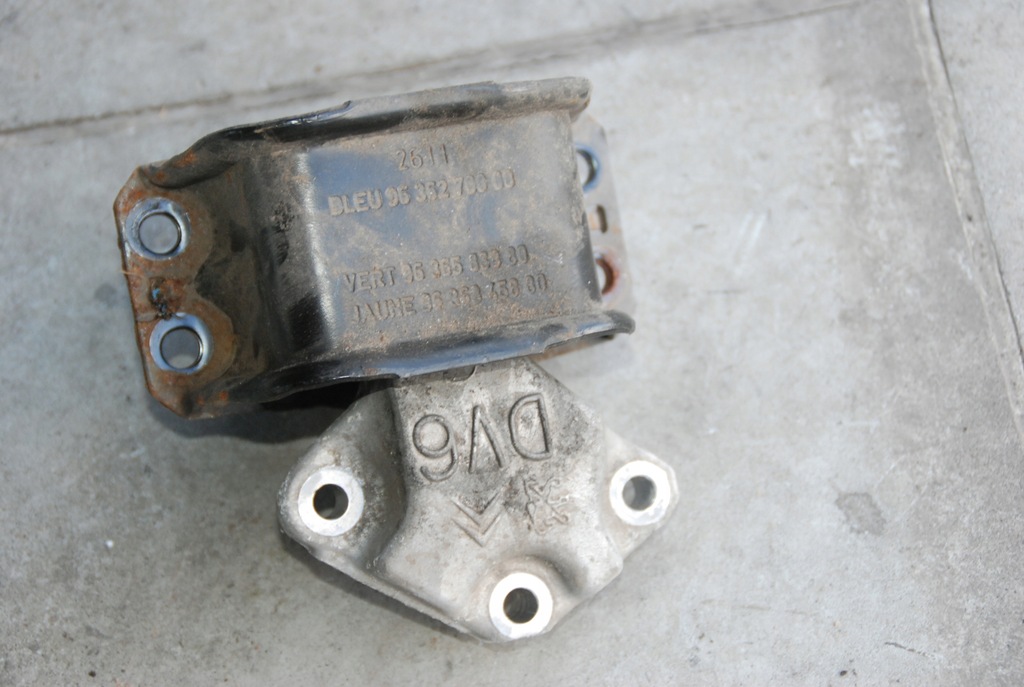 фото №1, Citroen c4 picasso ds4 1,6hdi кронштейн подушка