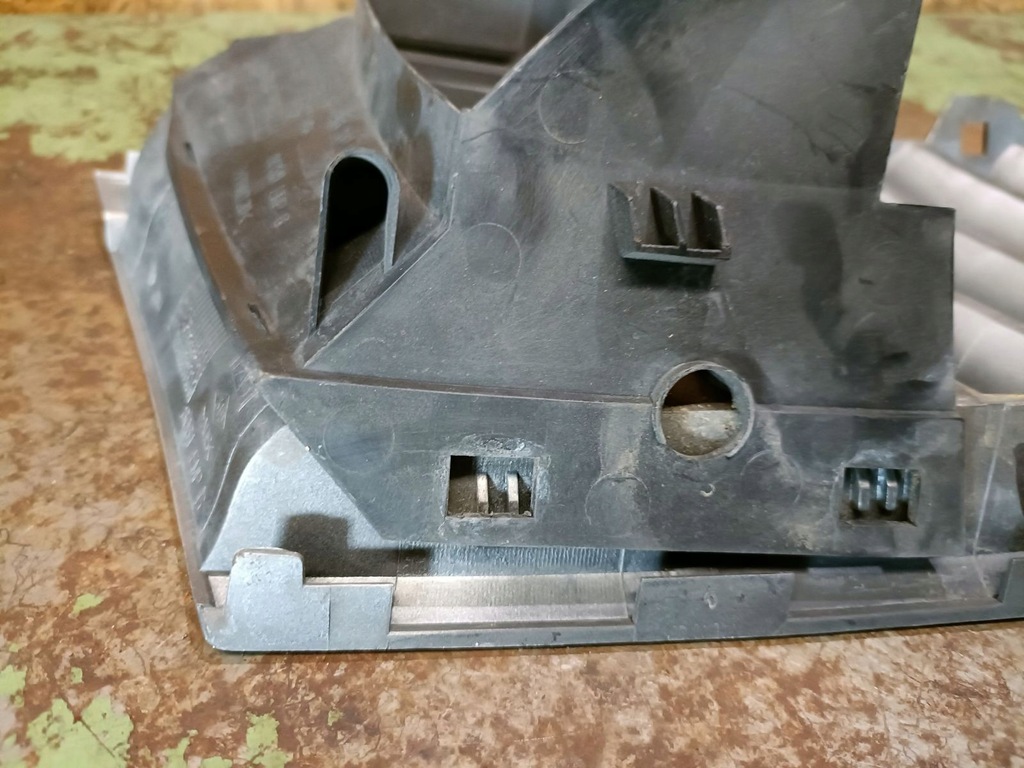 фото №7, Левая решётка решётка радиатора renault 8200096824