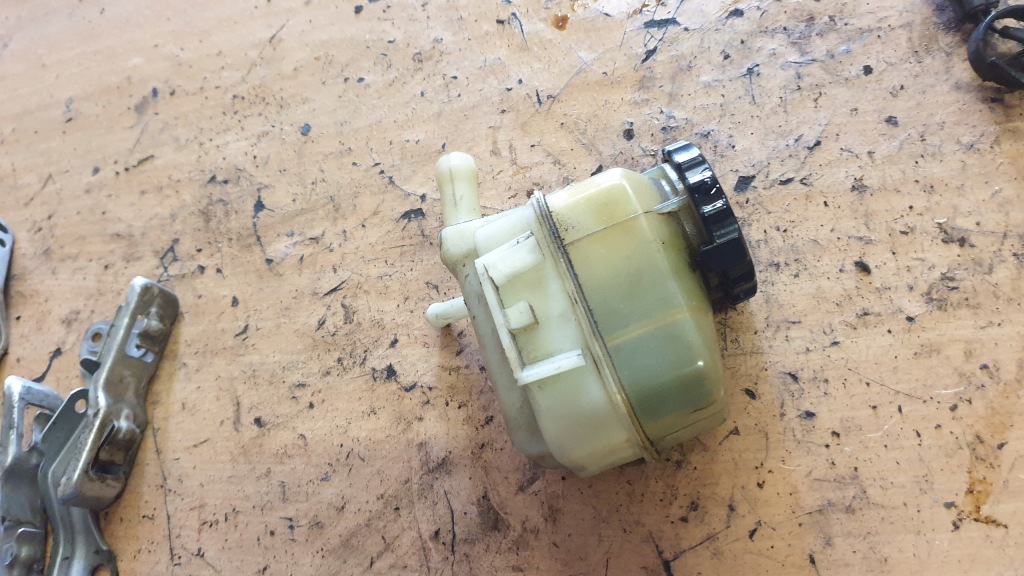 фото №1, Toyota avensis t25 2.0 vvti бачок підсилювача