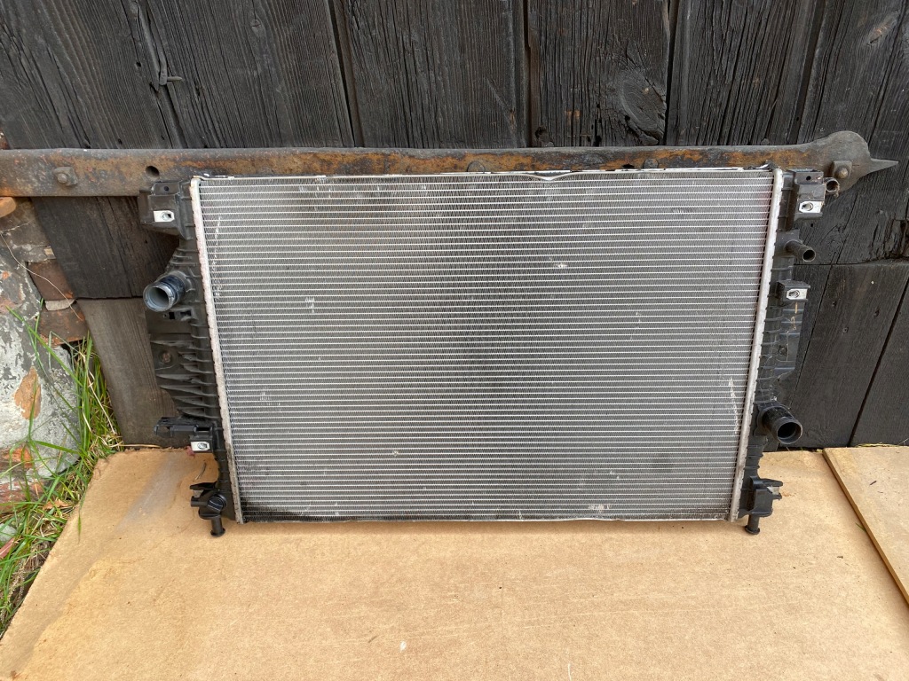 Купити Ford mondeo mk5 радіатор води dg93-8005-bc