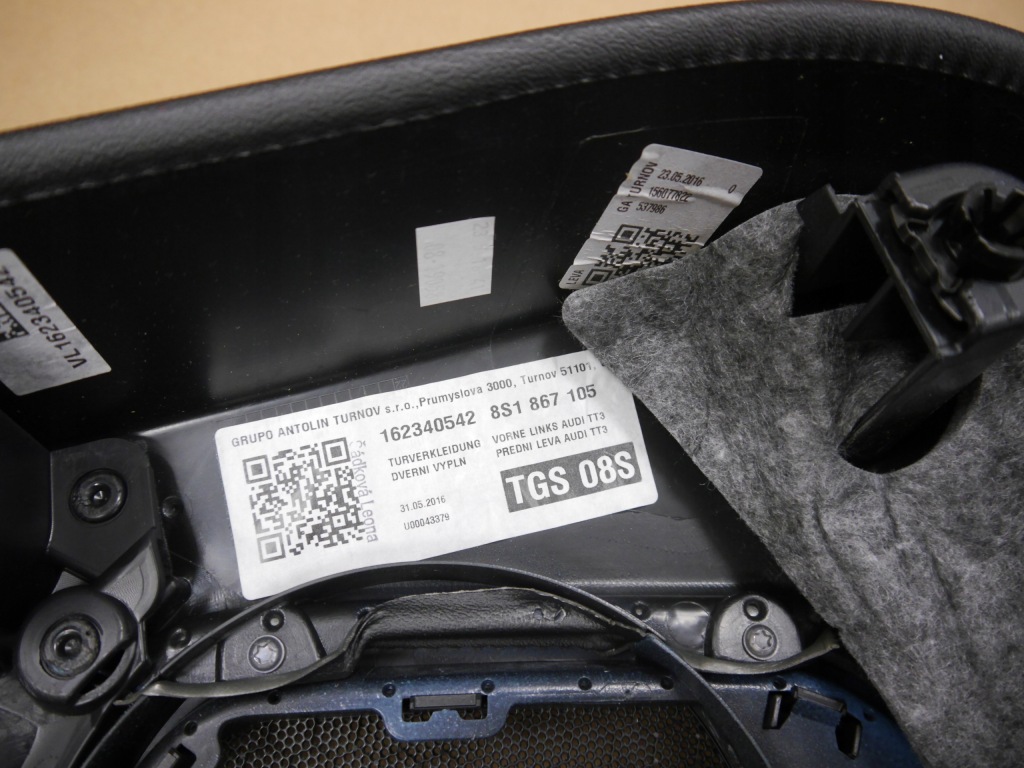 фото №4, Audi tt 8s обшивка дверь кожа