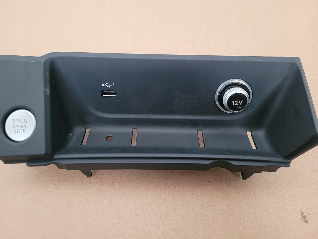 фото №1, Audi a4 a5 8w панель usb запуск стоп прикуриватель