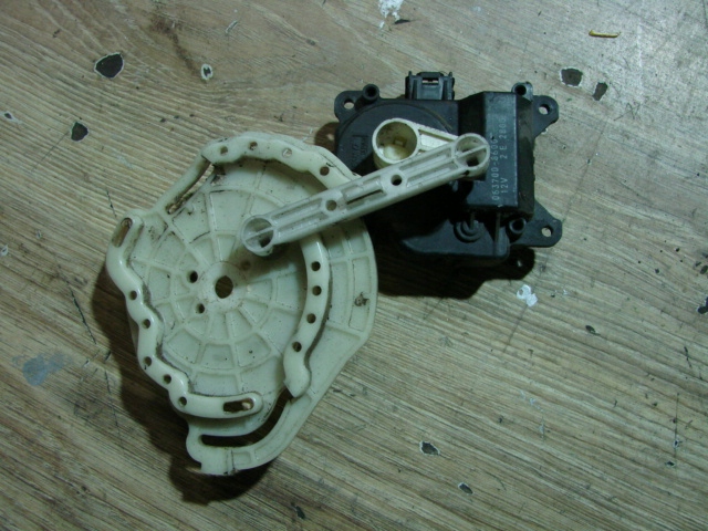 фото №1, Моторчик avensis verso d4d 063700-8600