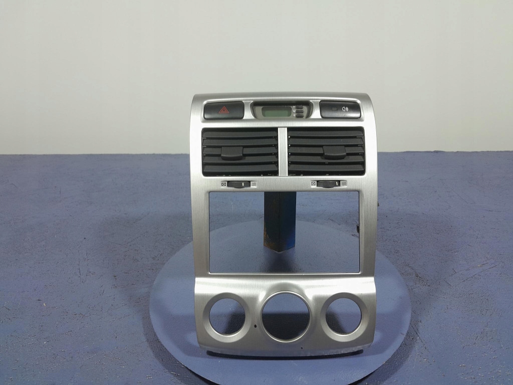 фото №1, Kia sportage ii рамка радио решётки обдув часы