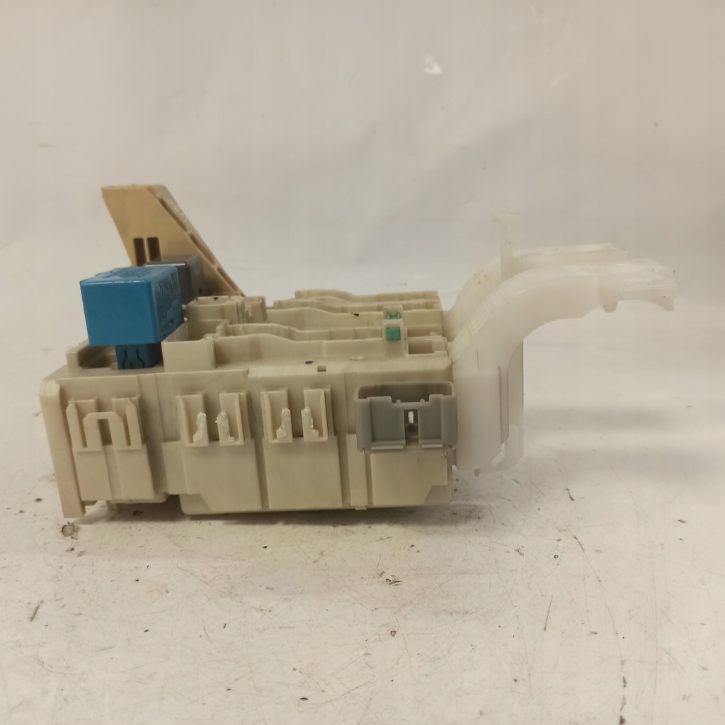 фото №8, Toyota yaris ii коробка предохранителей 82730-52700