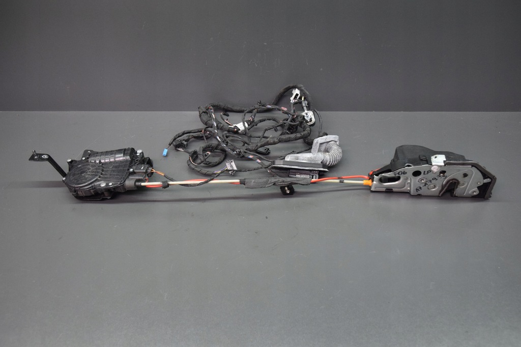 фото №1, Замок левый перед доводчик soft close bmw 6 f06