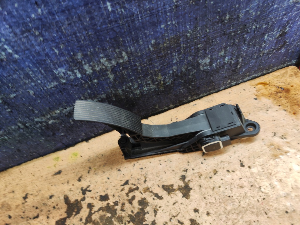 фото №1, Mercedes w251 r klasa педаль потенциометр газа