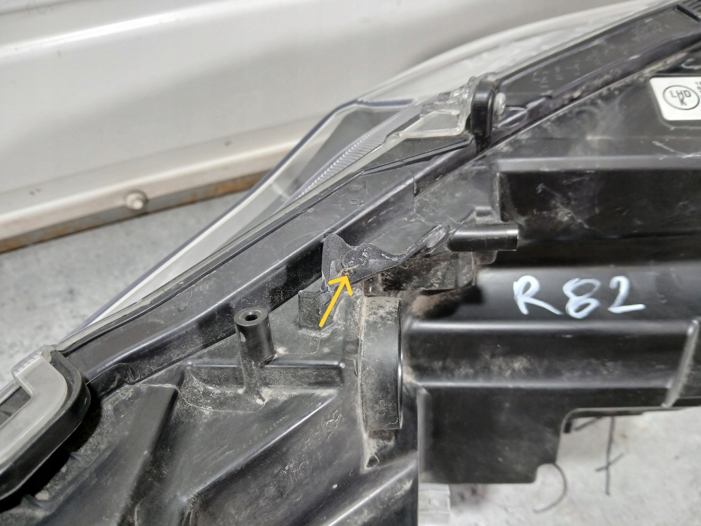 фото №13, Toyota corolla e21 lift 2022- фара правий лампа 81110-02t51-00 оригінальний номер